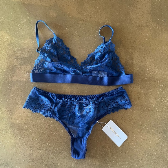 Lingerie Set - Picture 1 of 2